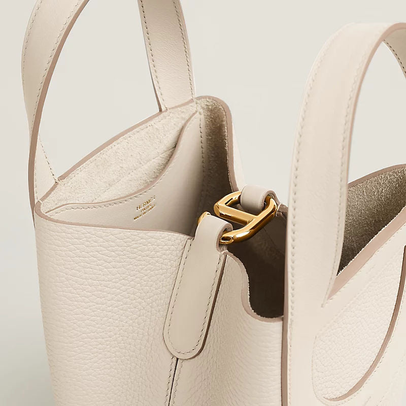 Women's In-the-Loop 18 Bag With Taurillon Clemence And Swift Calfskin Chaine d'Ancre Closure
