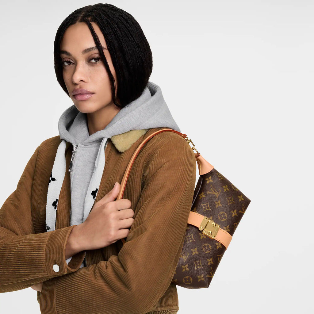Pochette Mia Coated Canvas Gold-Toned Hardware