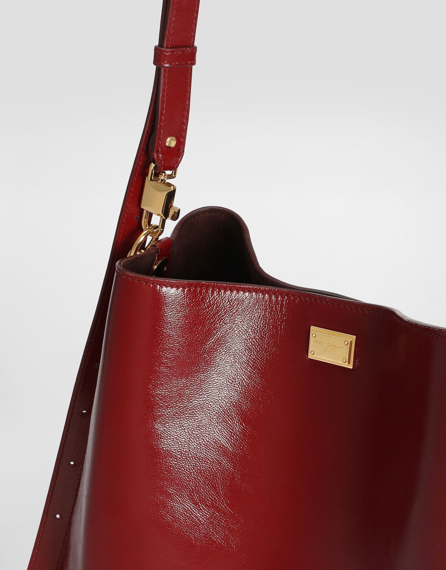 Large Vittoria Shoulder Bag Calfskin Red Vintage Brass Hardware